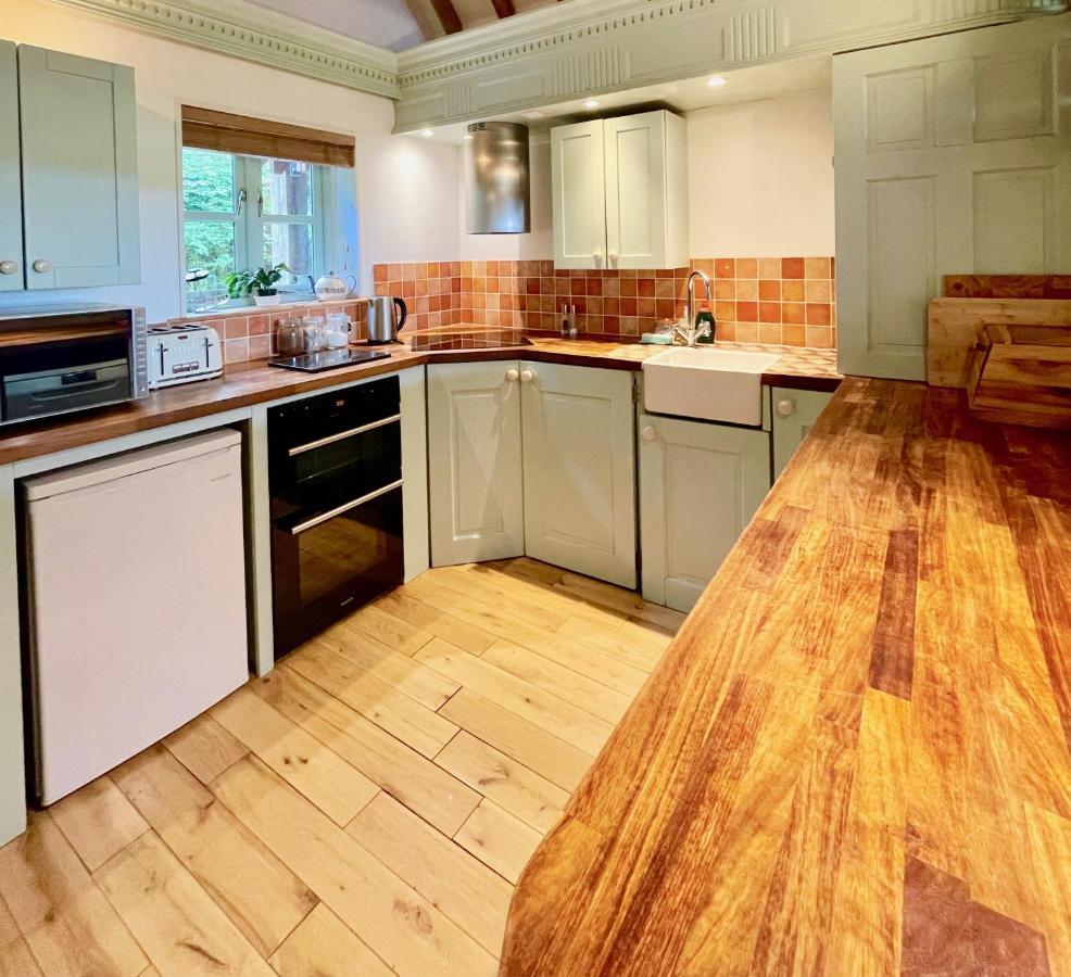 House On The Brooks Self Catering Holiday Let South Downs West Sussex Sleeps 14 Pulborough Exterior photo