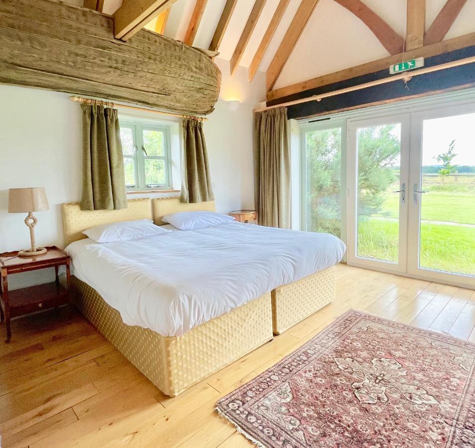 House On The Brooks Self Catering Holiday Let South Downs West Sussex Sleeps 14 Pulborough Exterior photo