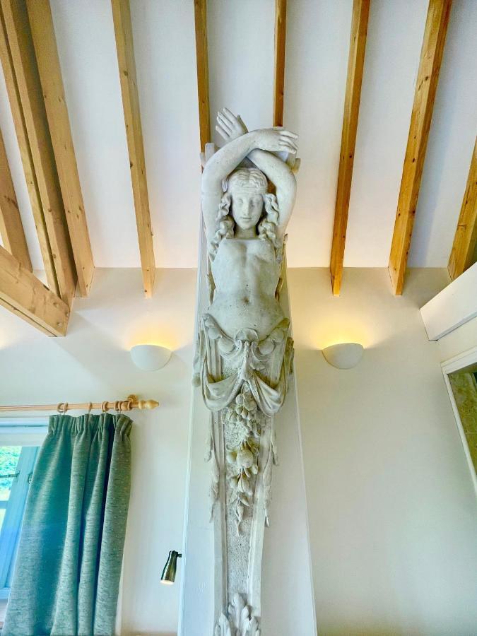 House On The Brooks Self Catering Holiday Let South Downs West Sussex Sleeps 14 Pulborough Exterior photo